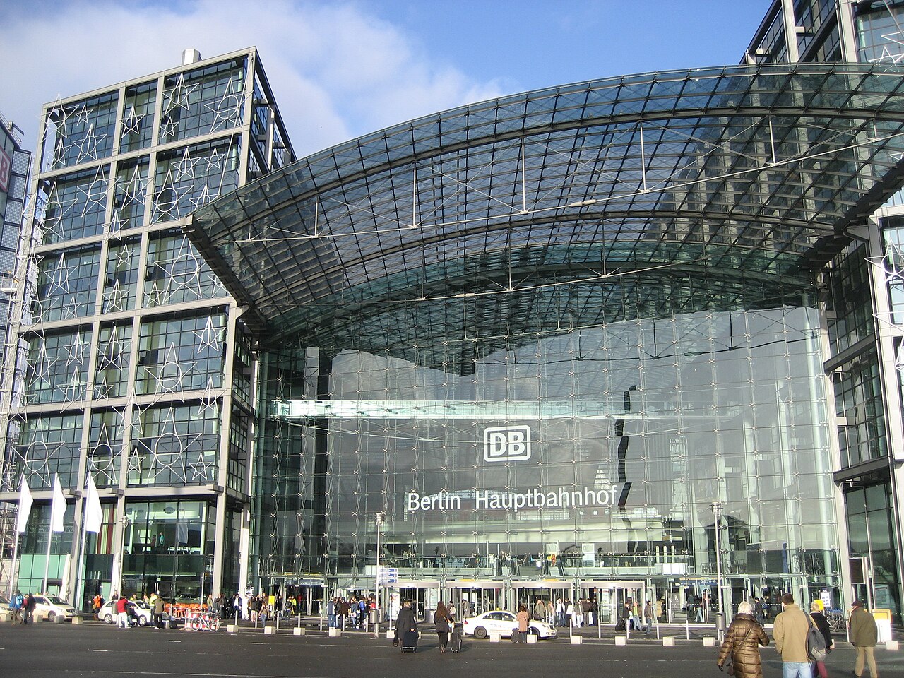 柏林中央火车站Berlin Hauptbahnhof的玻璃入口立面
