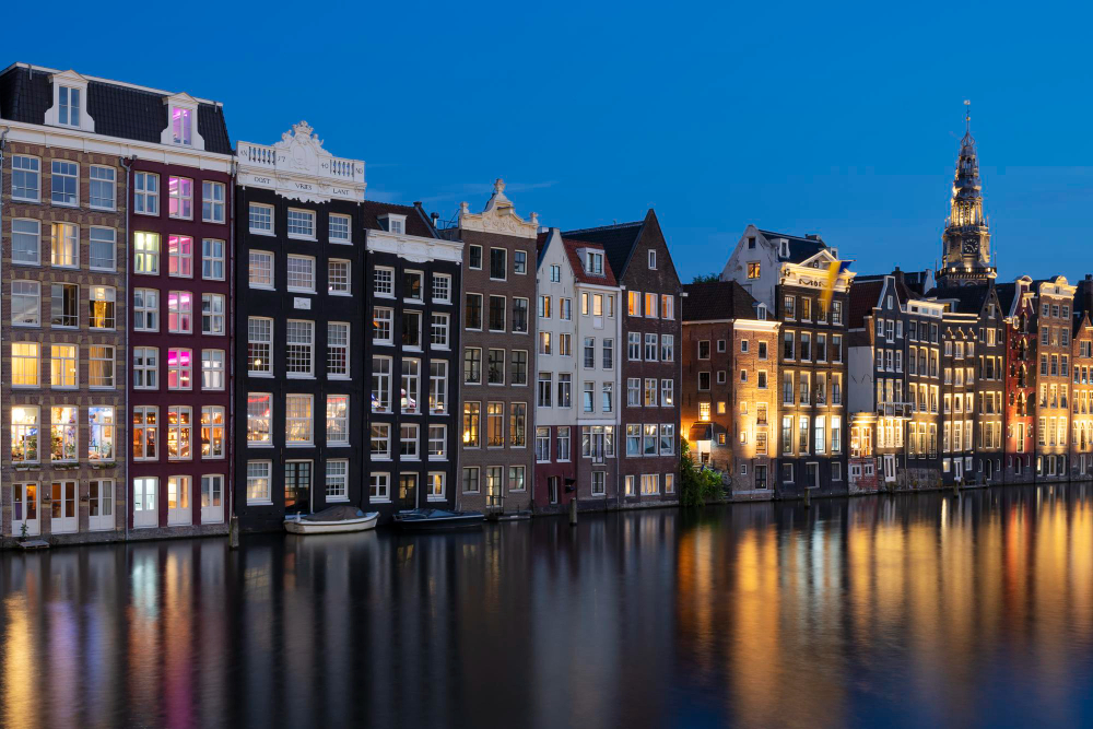 Netherlands Travel Guide 2025: Canals, Tulips & Connect
