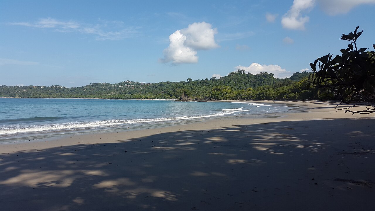 Espadilla Sur beach and the Pacific in Manuel Antonio National Park